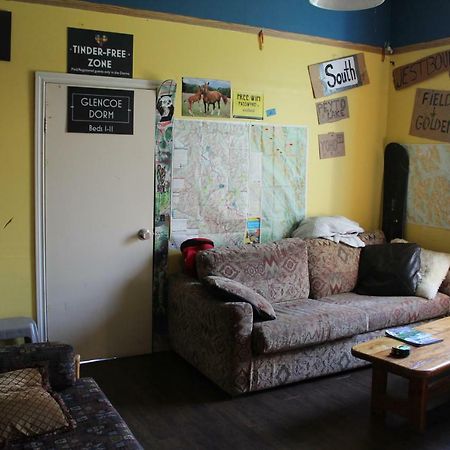 Kicking Horse Backpacker Hostel Golden Esterno foto